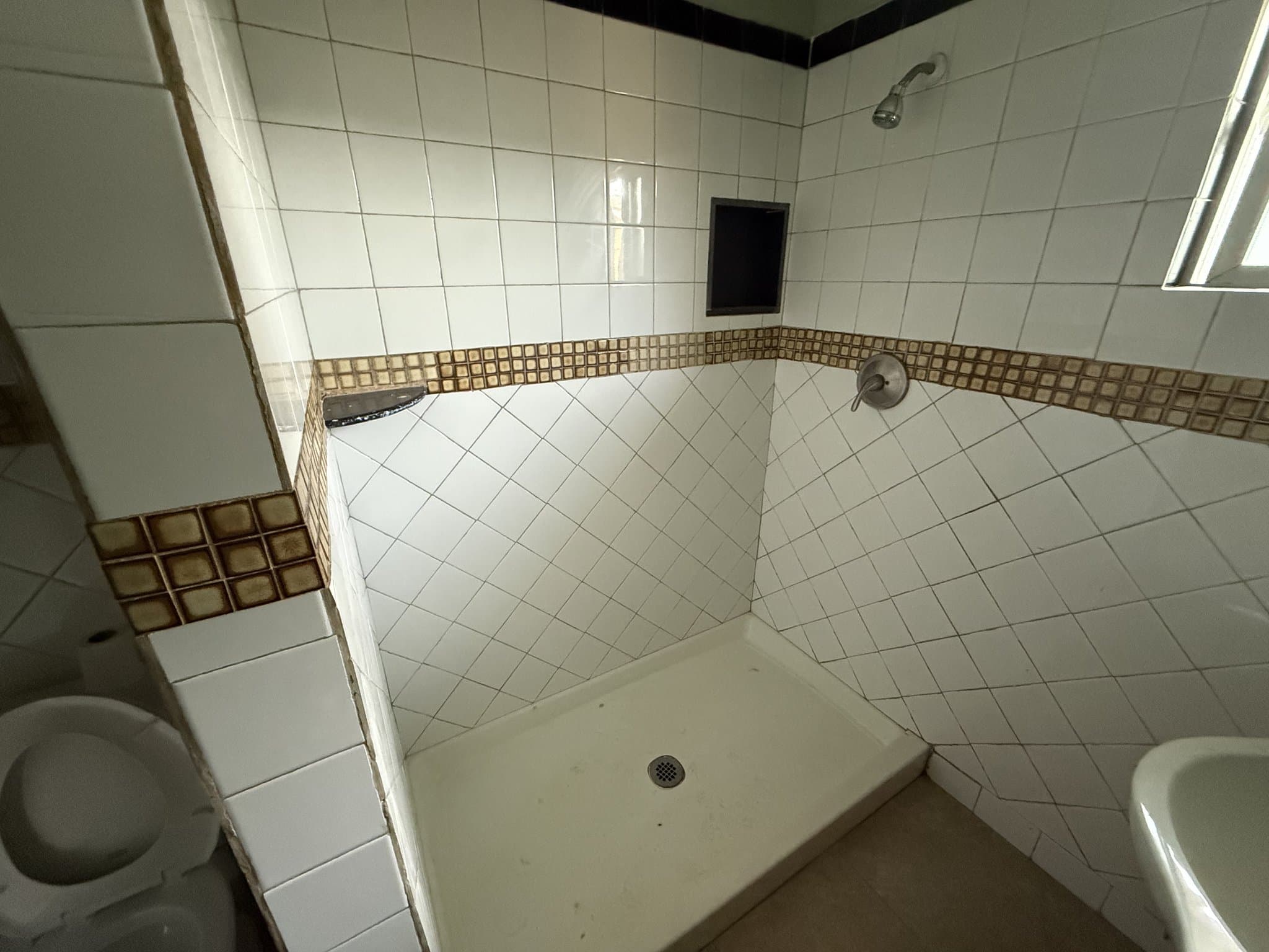 Inglewood Apartment: 525 E Hyde Park Blvd