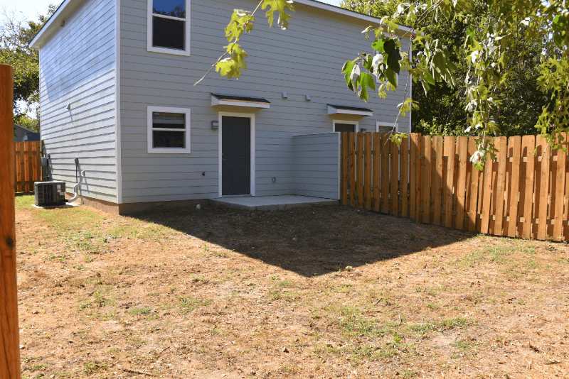 Luling Townhome: 1033 East Milam