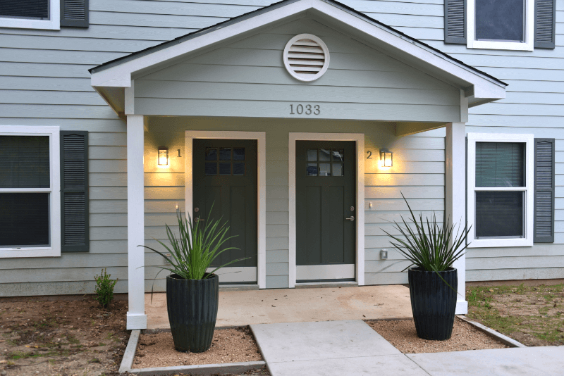 Luling Townhome: 1033 East Milam