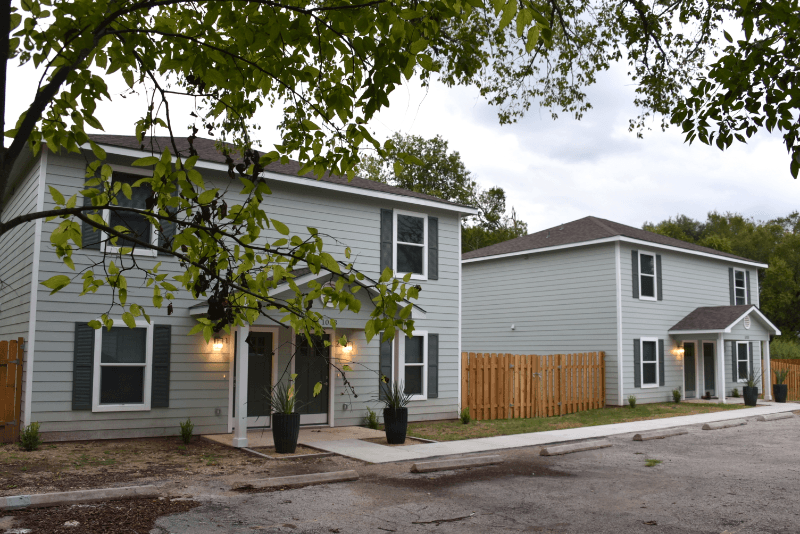Luling Townhome: 1033 East Milam