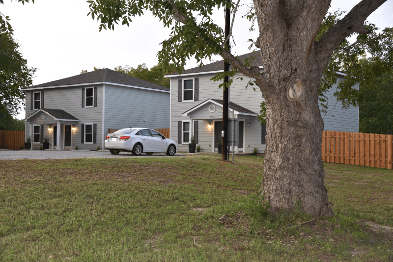 Luling Townhome: 1033 East Milam