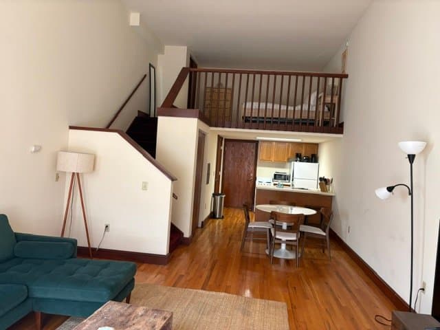 Madison Apartment: 402 W Dayton St,