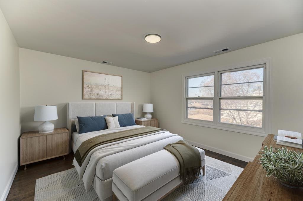 Chicago House: 6218 W Foster