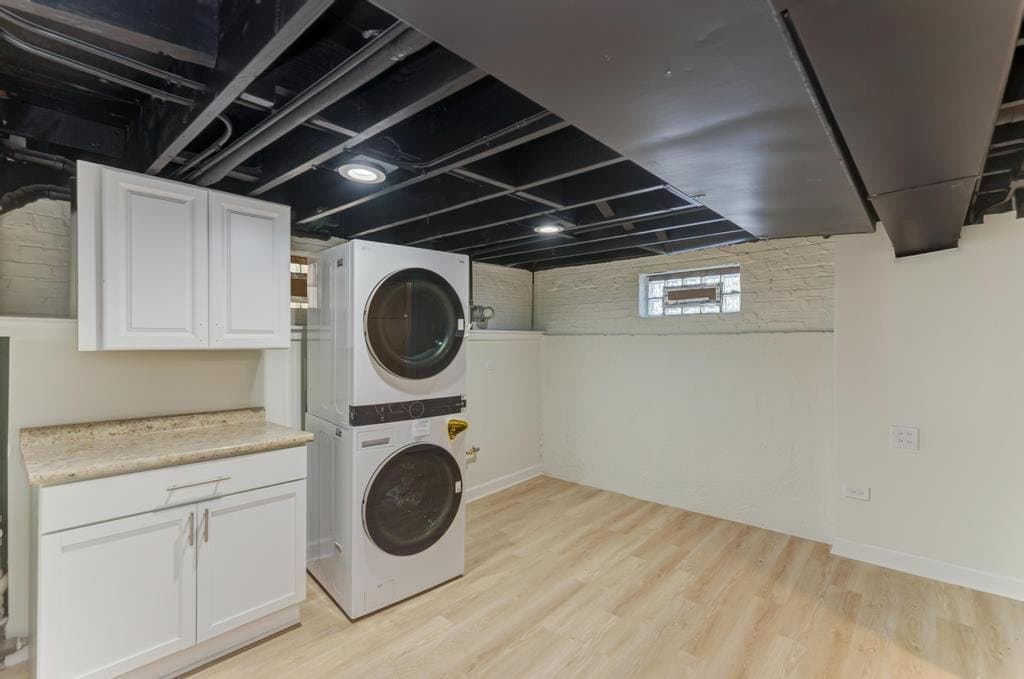 Chicago House: 6218 W Foster