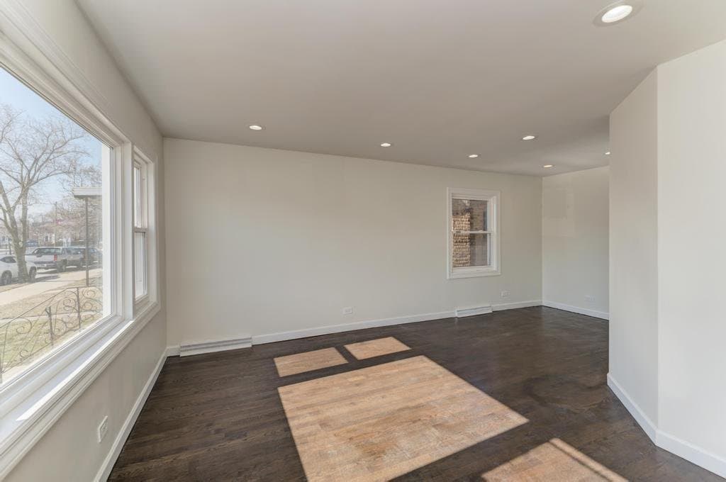 Chicago House: 6218 W Foster