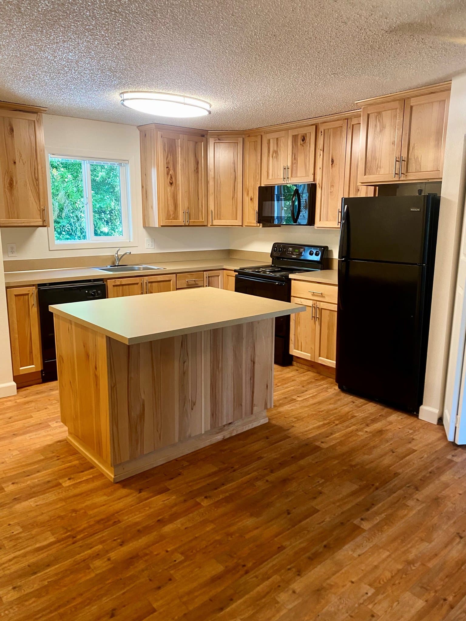 Portland Apartment: 8585 SW Canyon Ln