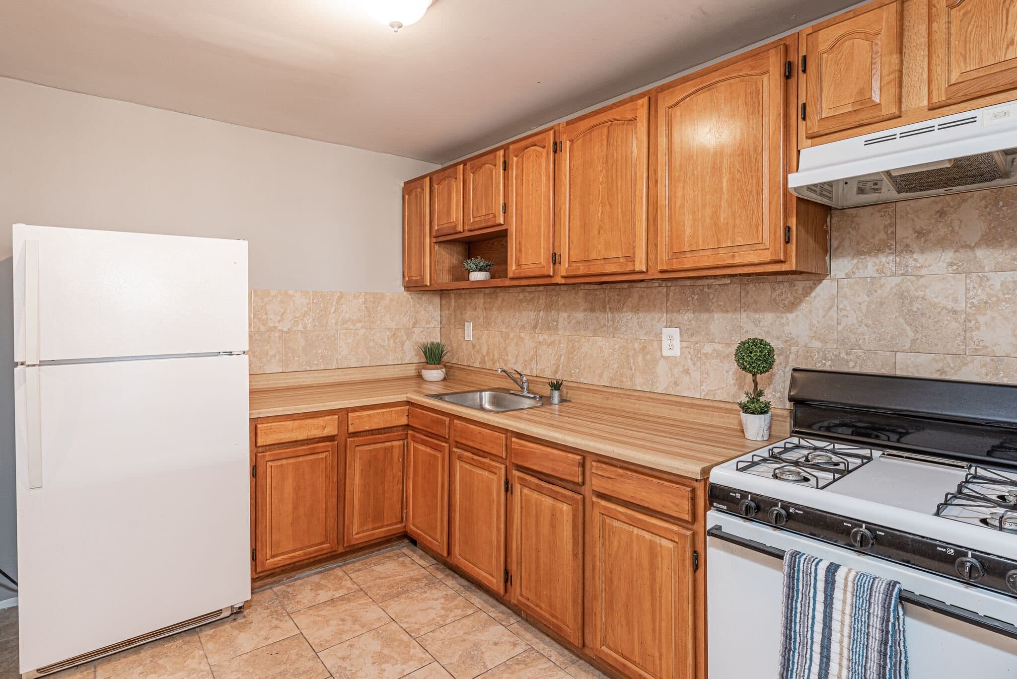 Orange Single Room: 363 Park Ave