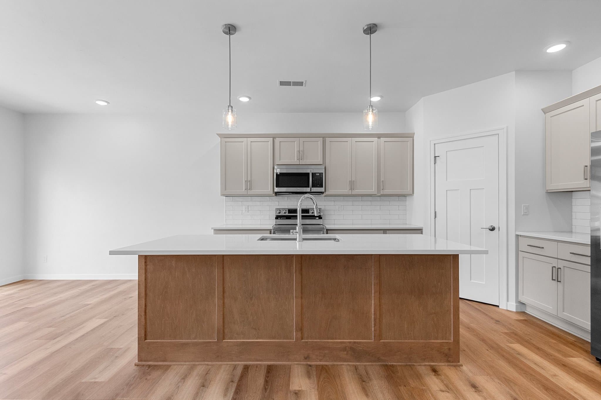 Green Bay Townhome: 2724 Sachet Pl
