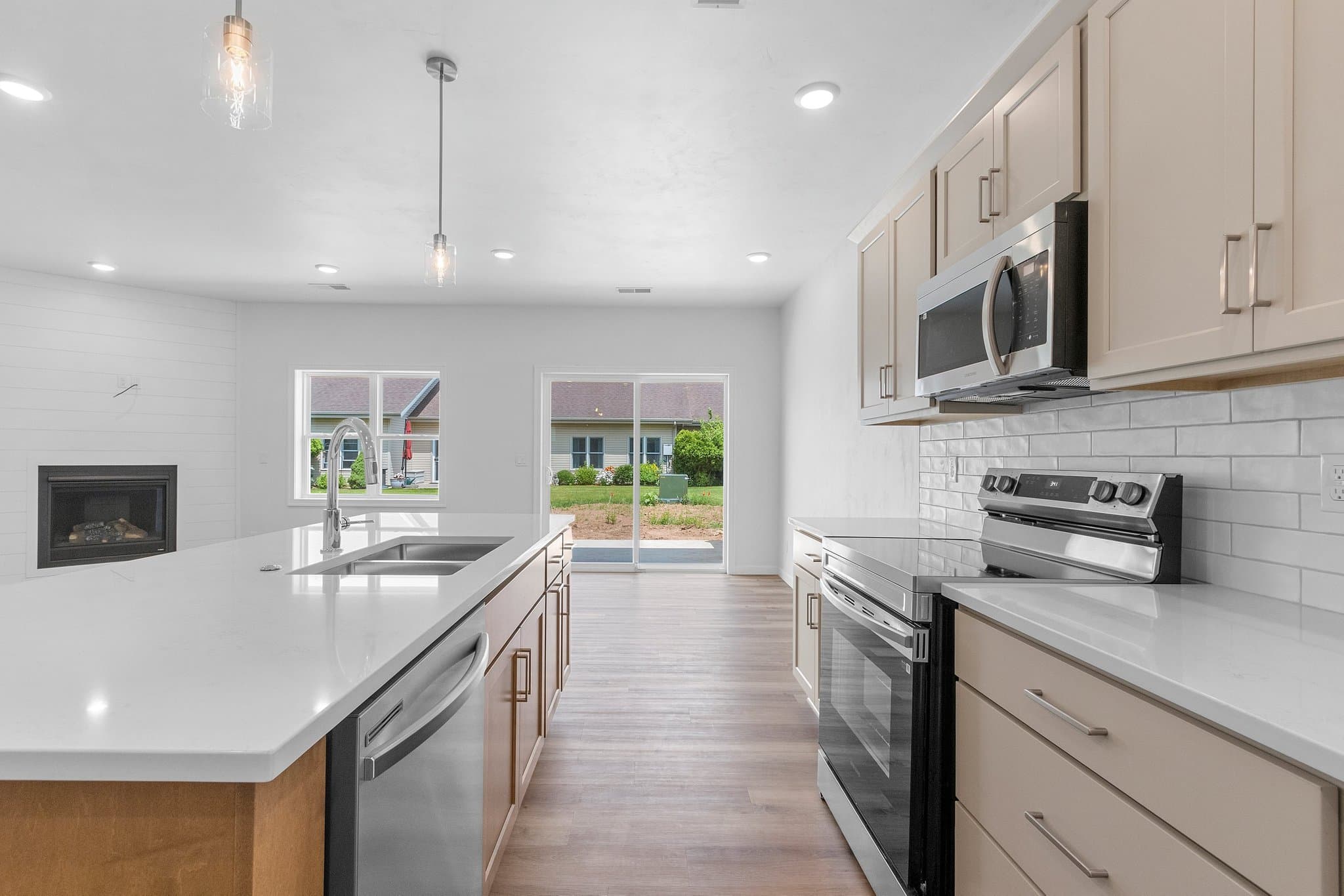 Green Bay Townhome: 2724 Sachet Pl