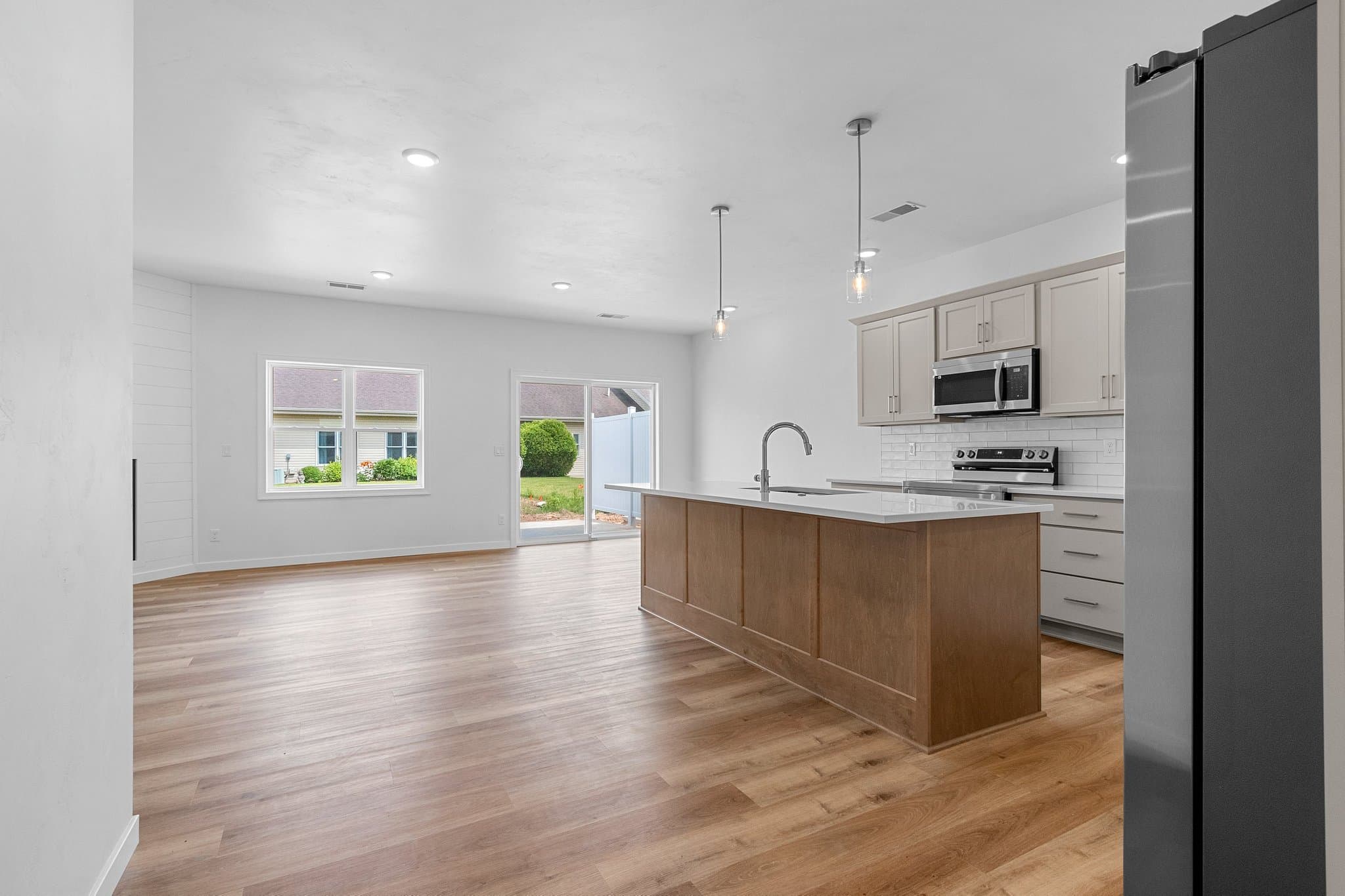 Green Bay Townhome: 2724 Sachet Pl