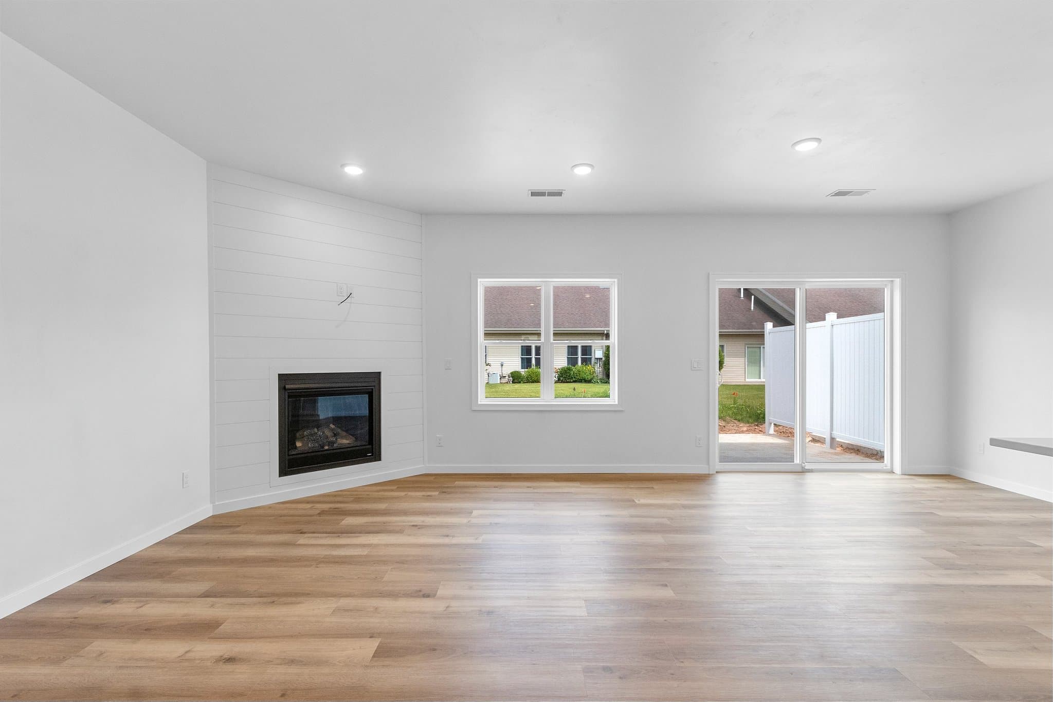 Green Bay Townhome: 2724 Sachet Pl