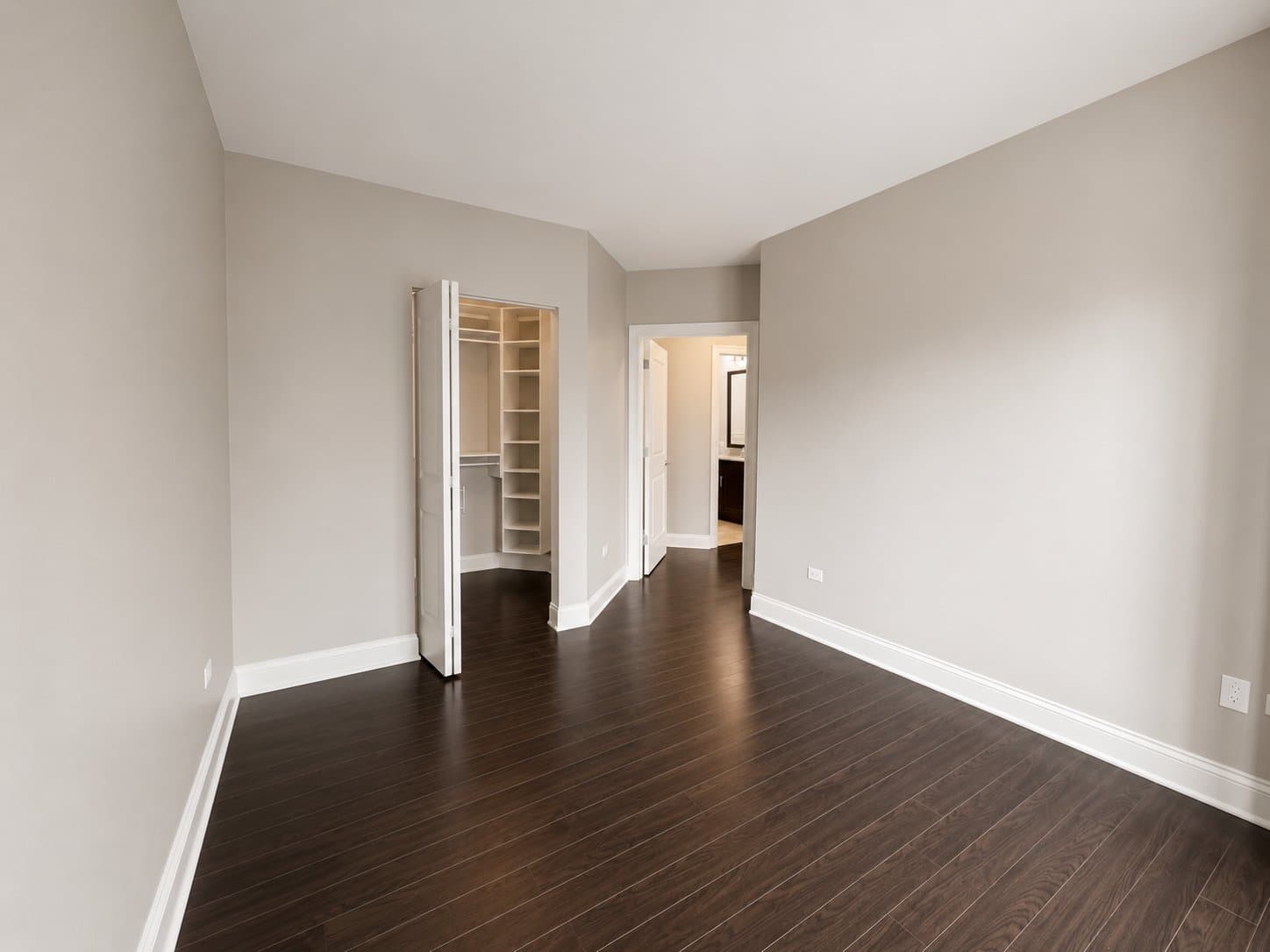 Chicago Condo: 61 W Hubbard