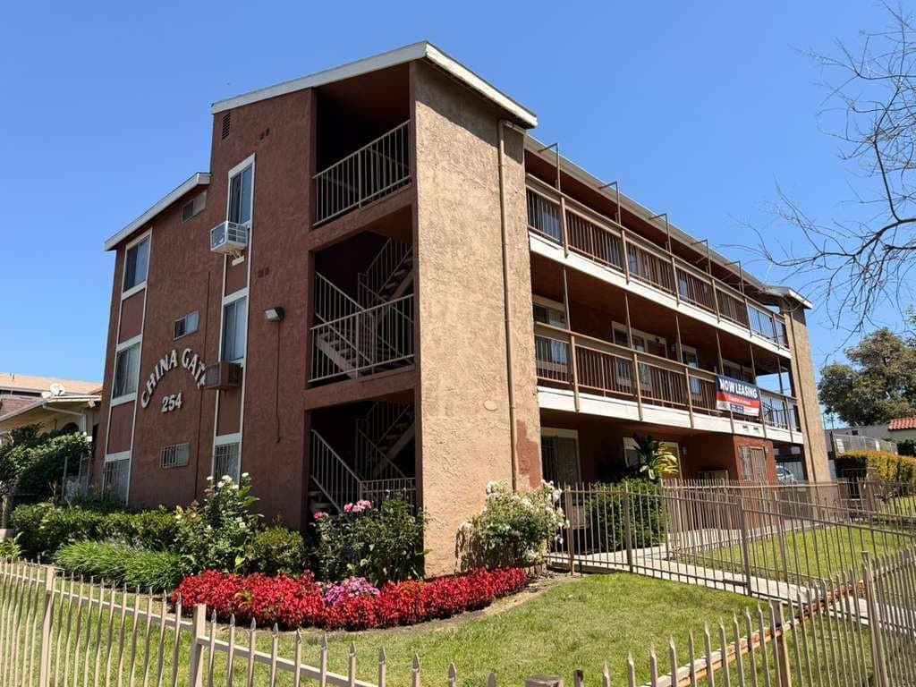 Los Angeles Apartment: 236-254 S Ave 24