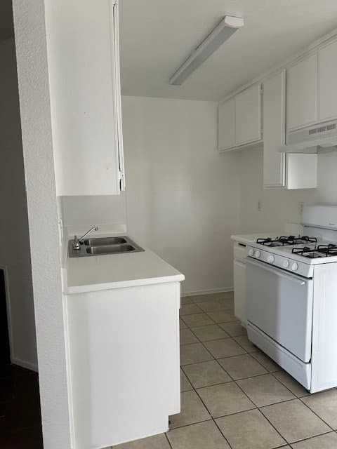 Palmdale Apartment: 38572 10th Place East