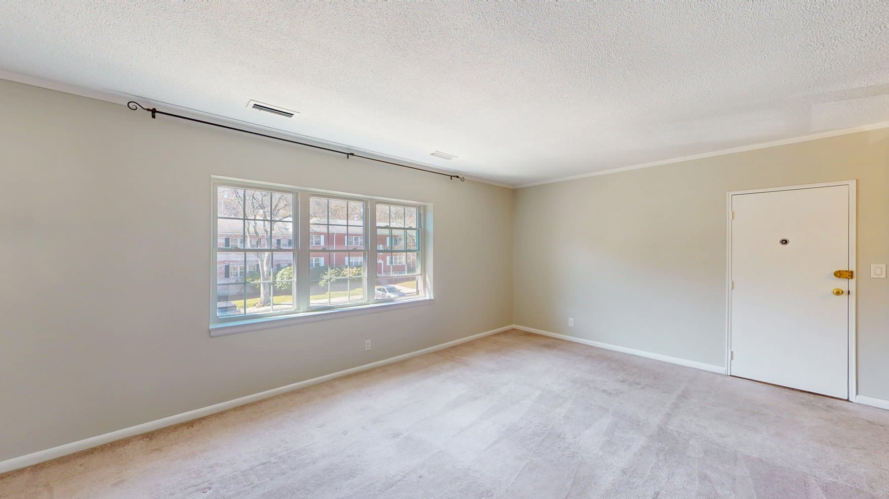 Brighton Apartment: 137 Lake Shore Rd