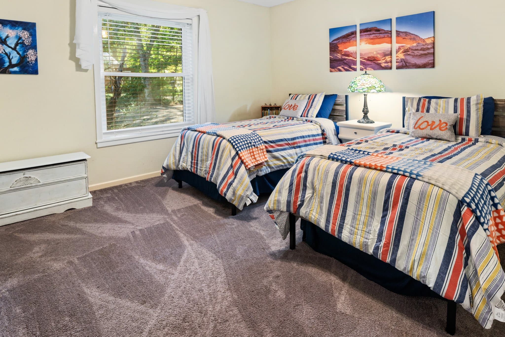 Longview House: 123 Hiett Ln