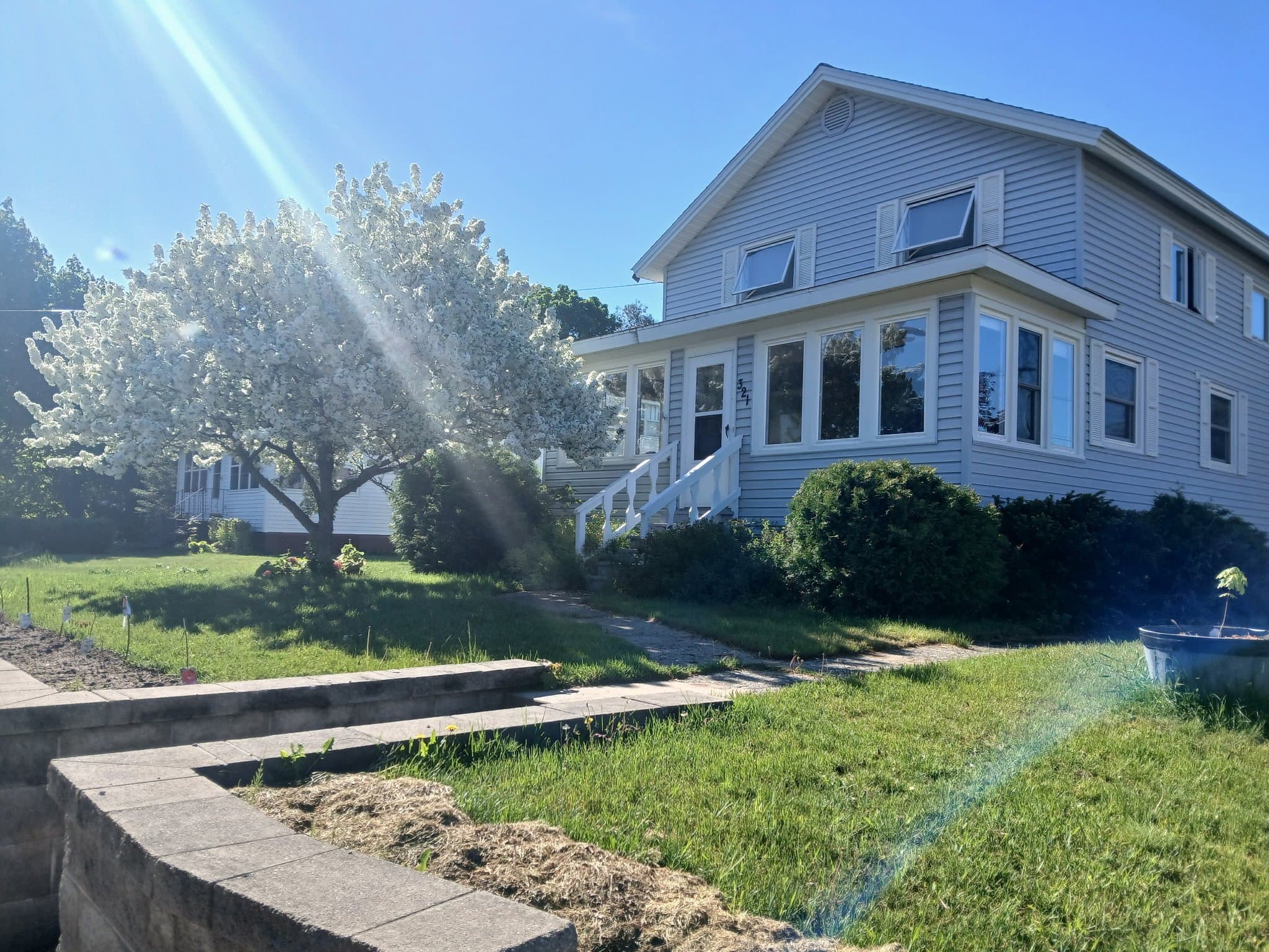 Newberry Single Room: 321 W McMillan Ave