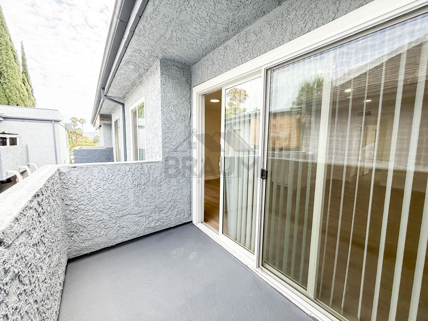 Sherman Oaks Apartment: 15000 Burbank Blvd