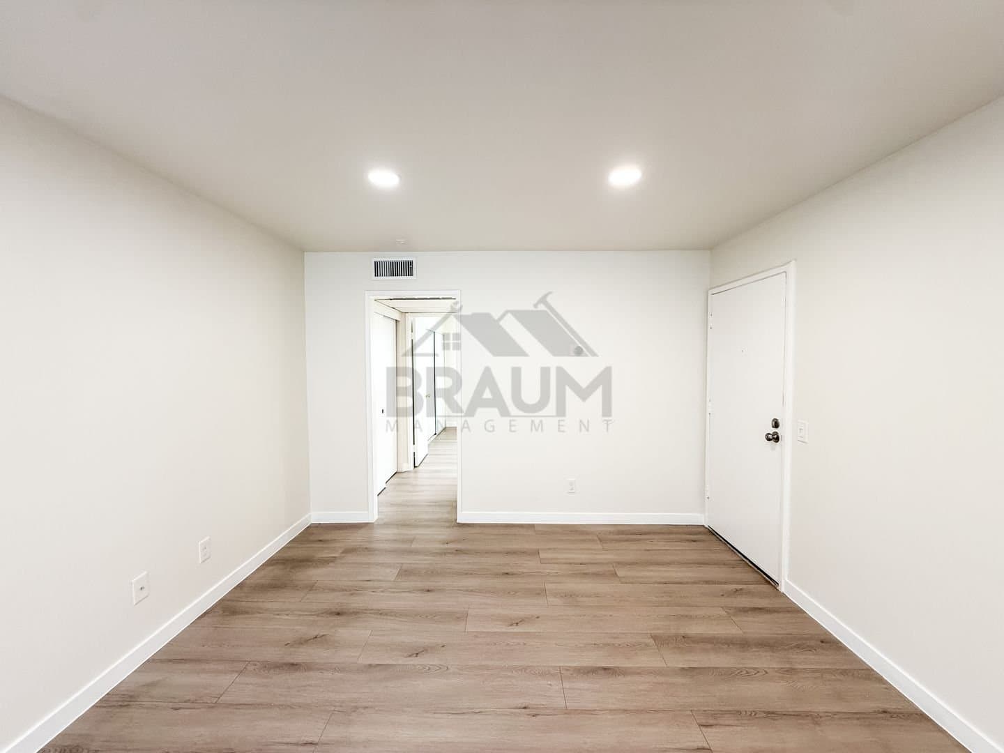 Sherman Oaks Apartment: 15000 Burbank Blvd