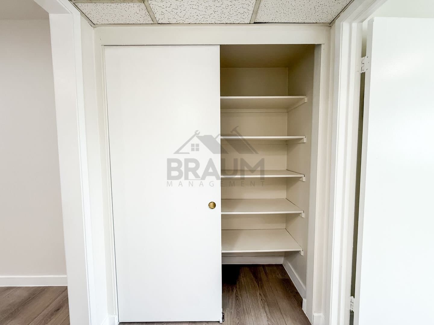 Sherman Oaks Apartment: 15000 Burbank Blvd