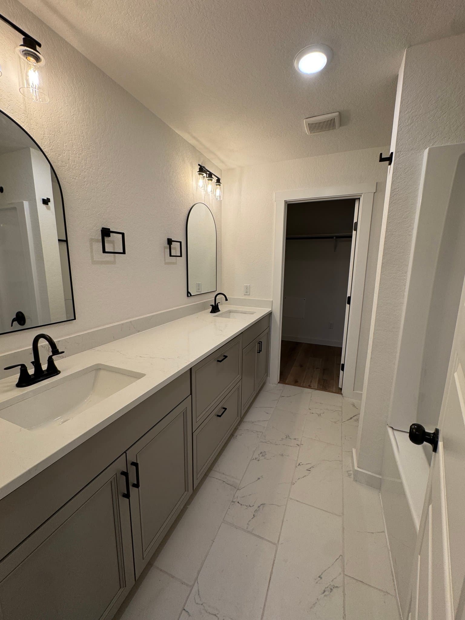 Three Rivers Multiplex: 2105 Vista Rosa