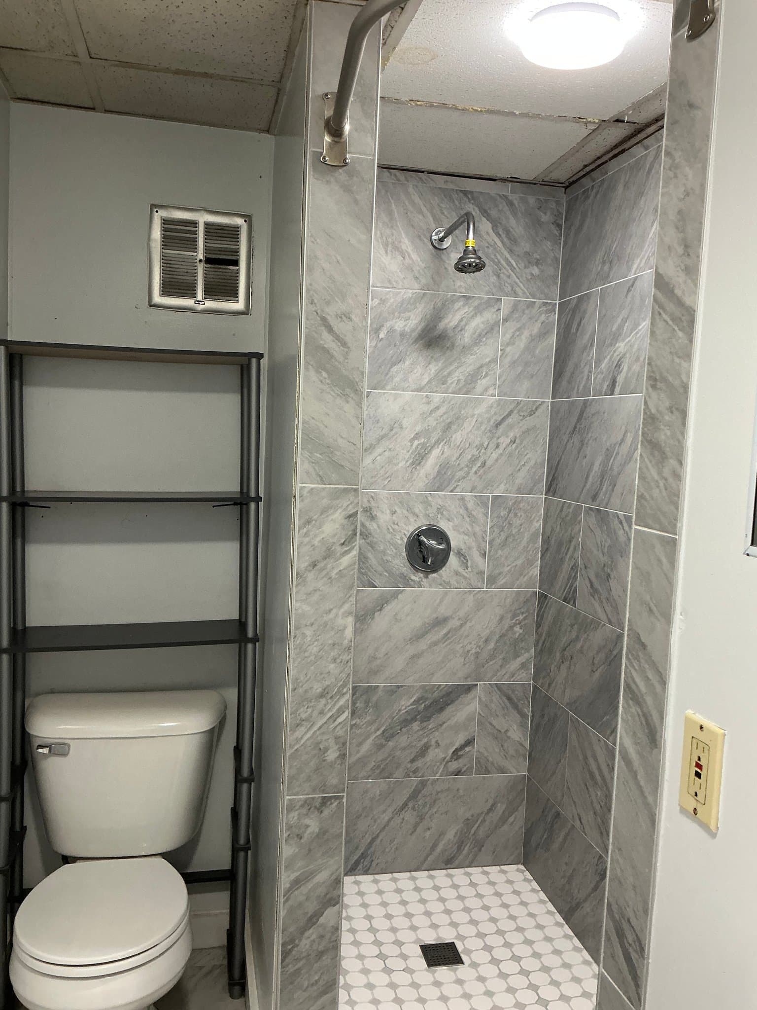 Leominster Apartment: 203 Mechanic St