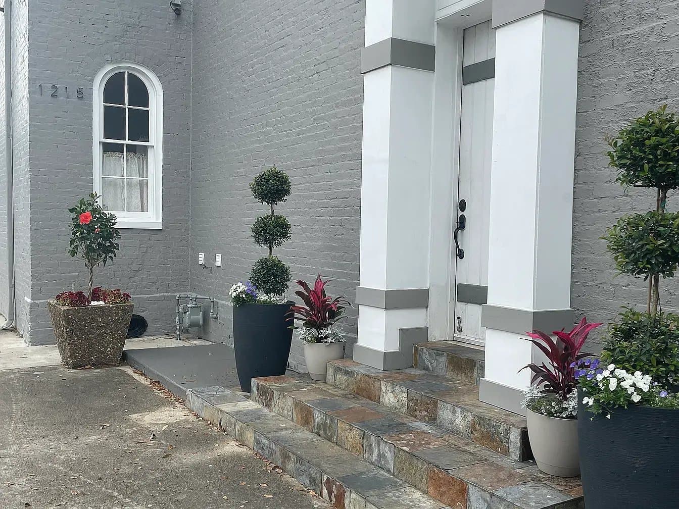 New Orleans Apartment: 1215 Josephine St