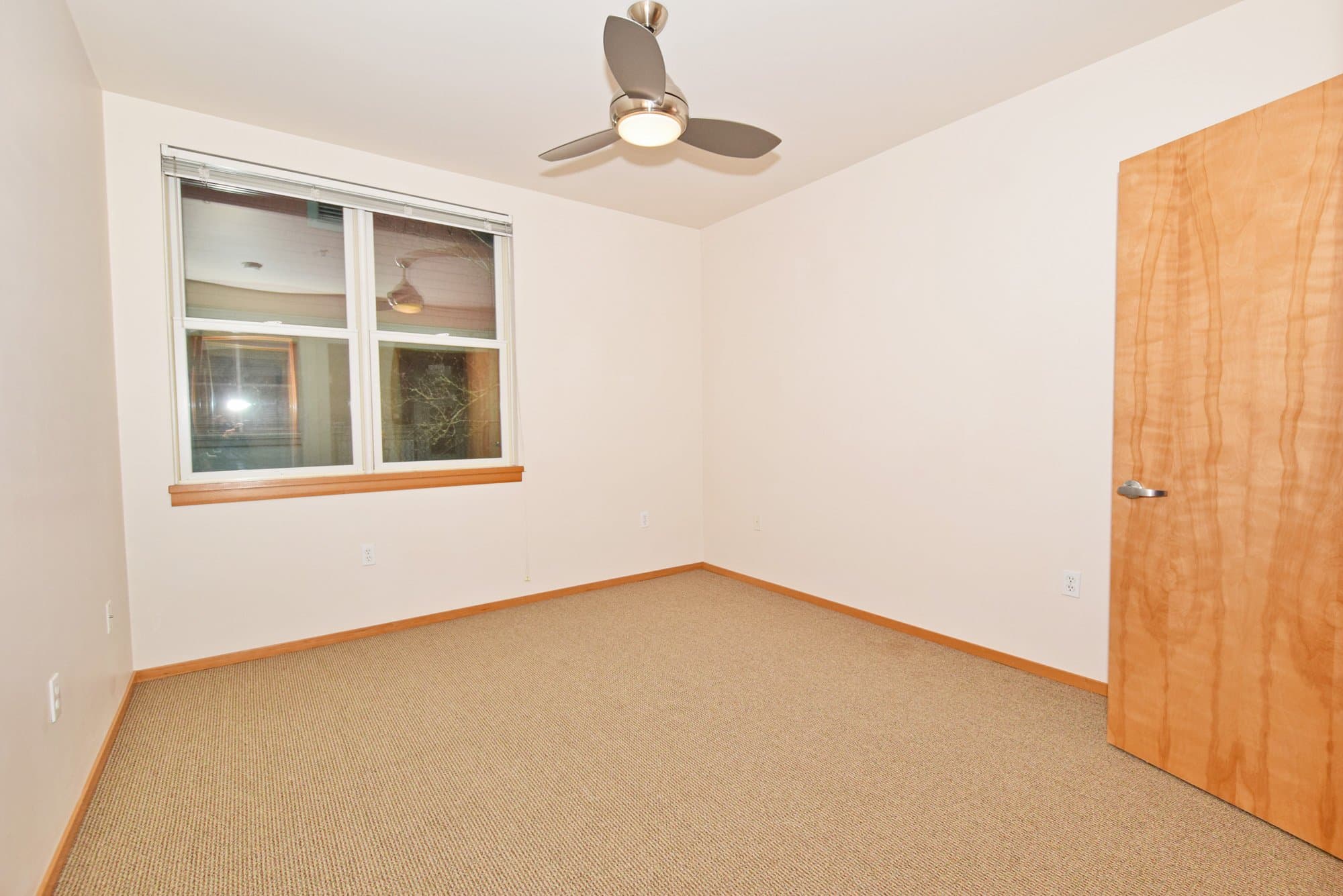 Portland Apartment: 3535 s Corbett Ave