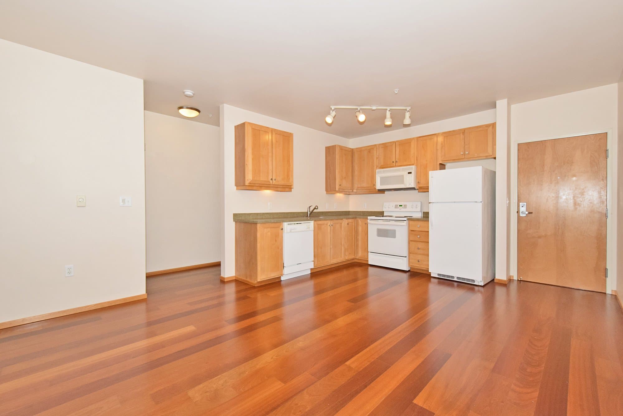 Portland Apartment: 3535 s Corbett Ave