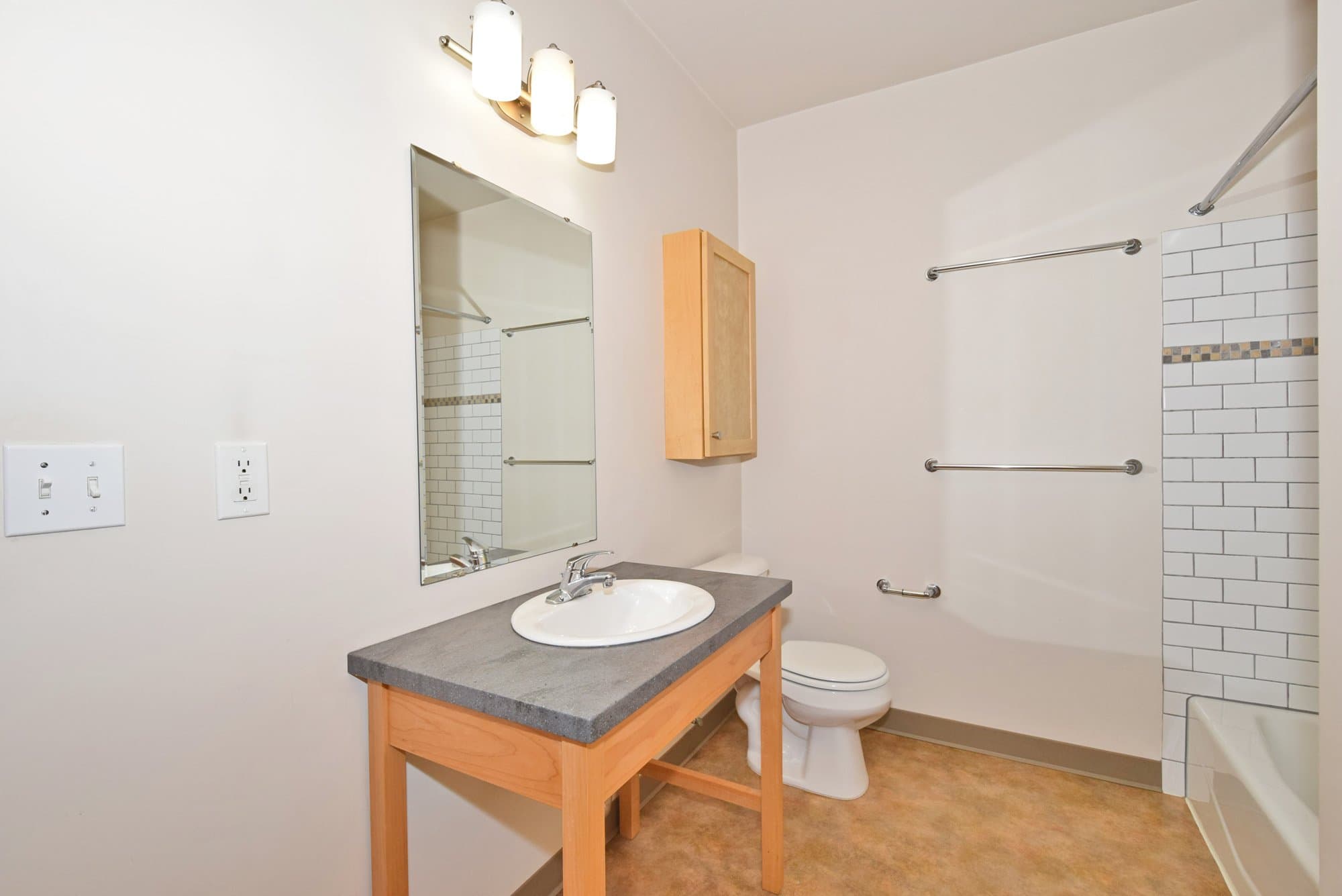 Portland Apartment: 3535 s Corbett Ave