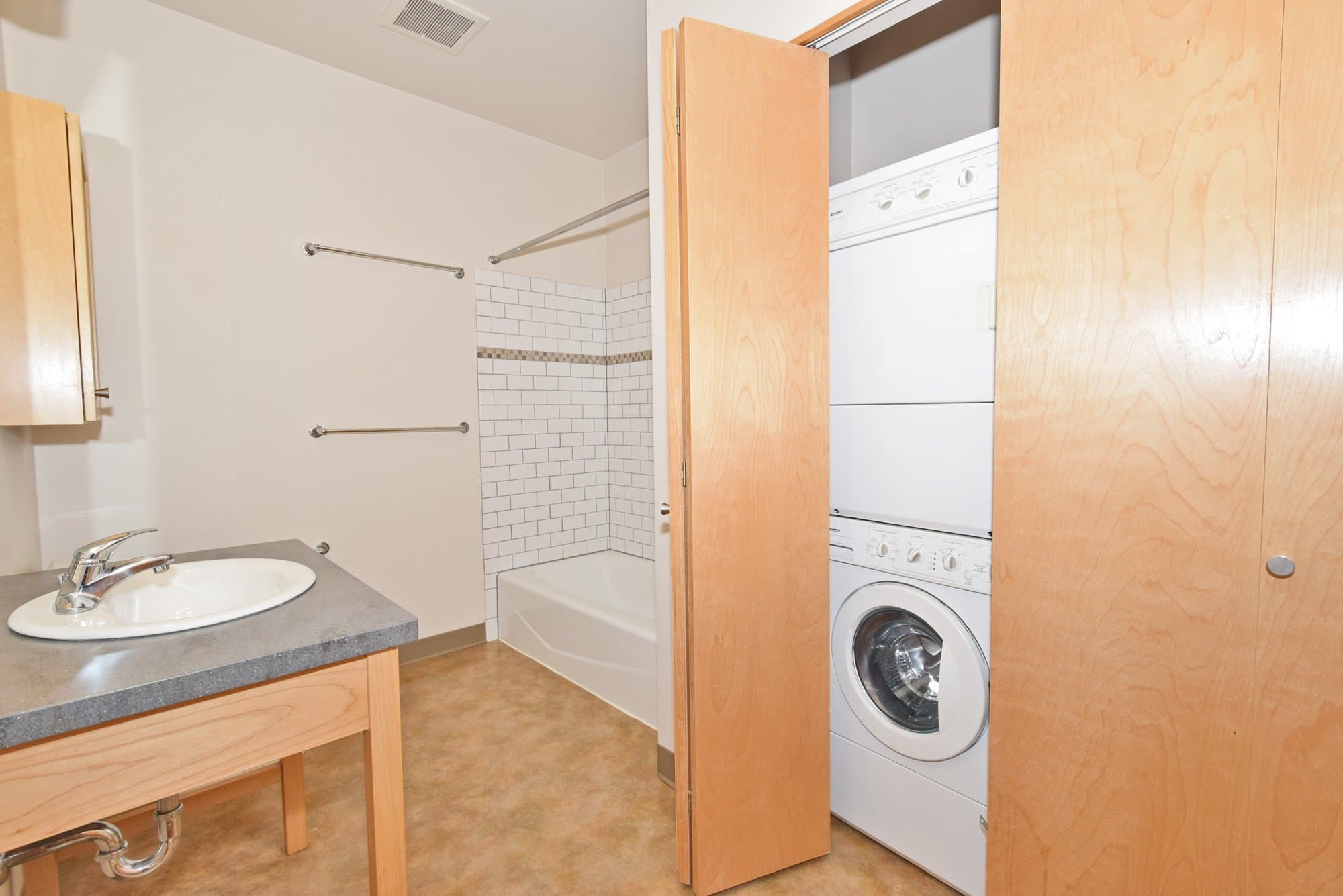 Portland Apartment: 3535 s Corbett Ave