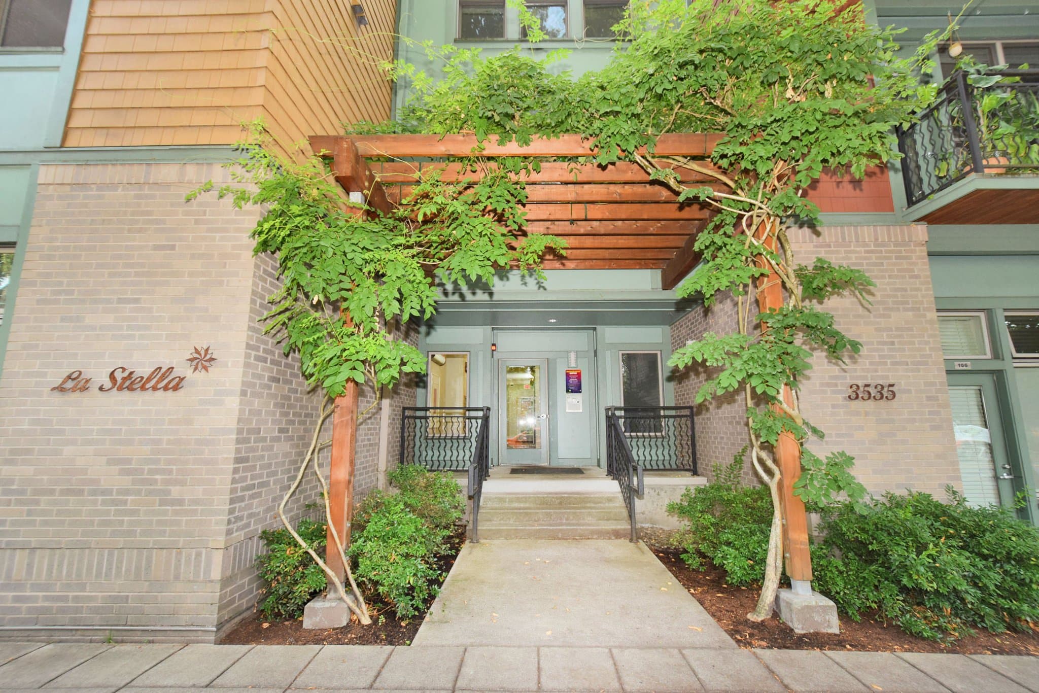 Portland Apartment: 3535 s Corbett Ave