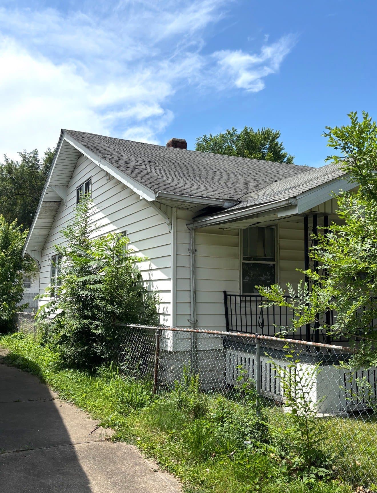 DEC House: 1365 E Walnut St