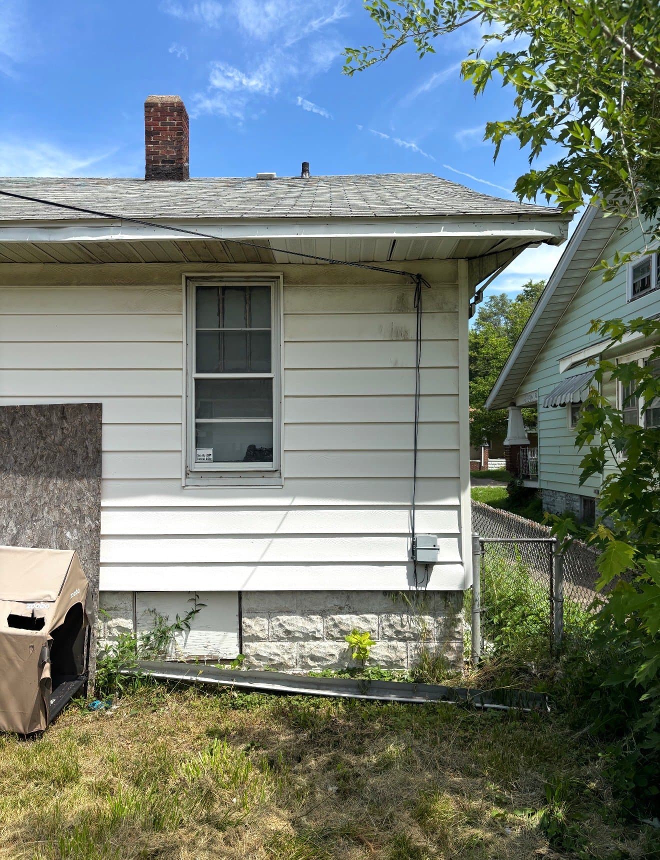 DEC House: 1365 E Walnut St