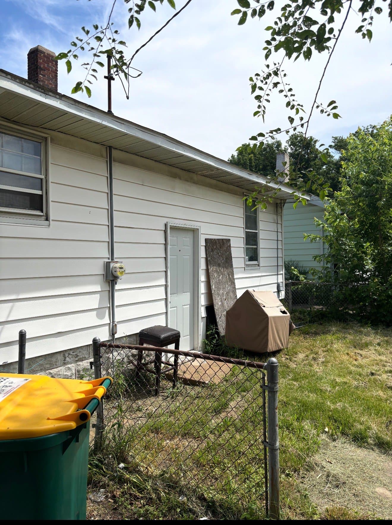 DEC House: 1365 E Walnut St