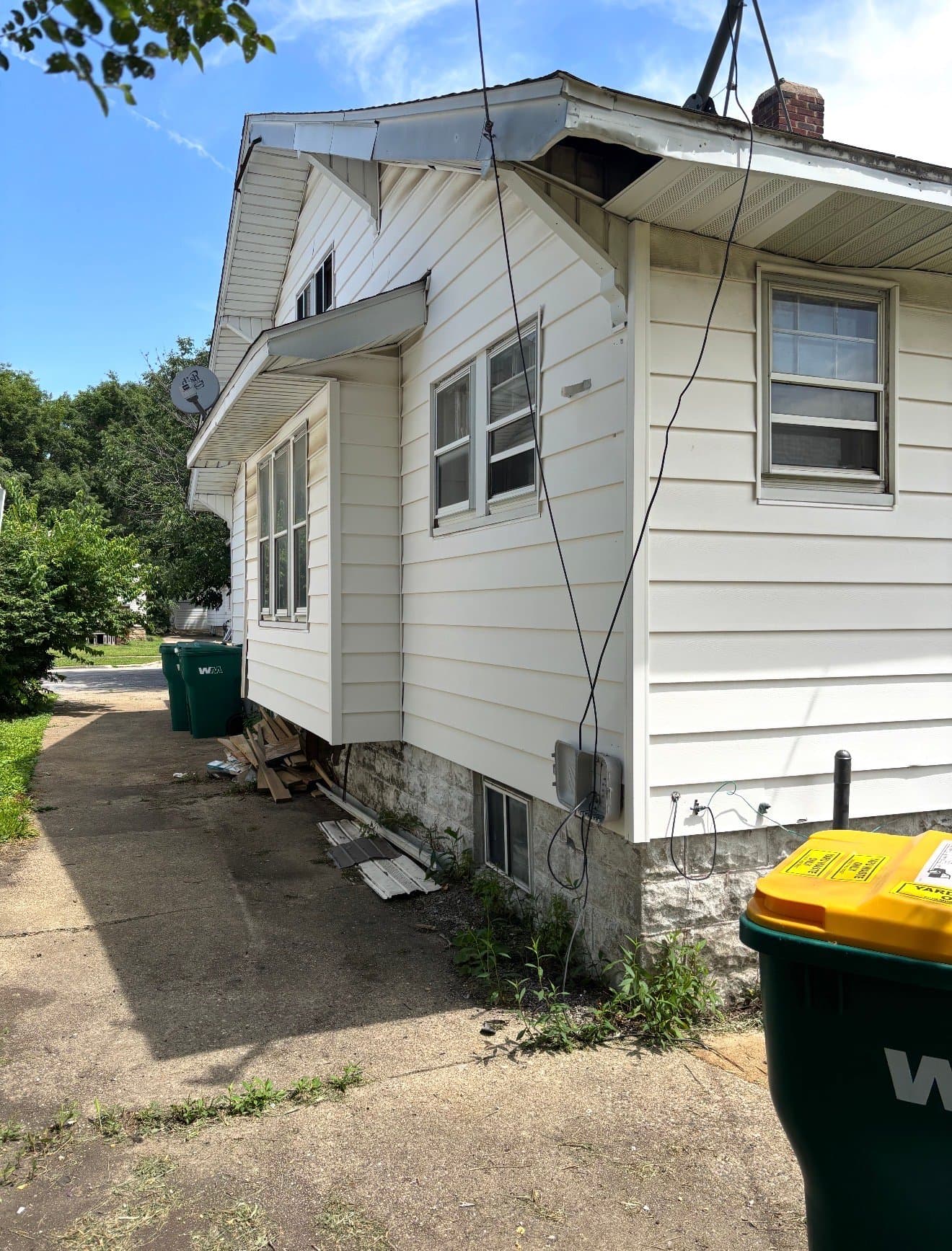 DEC House: 1365 E Walnut St