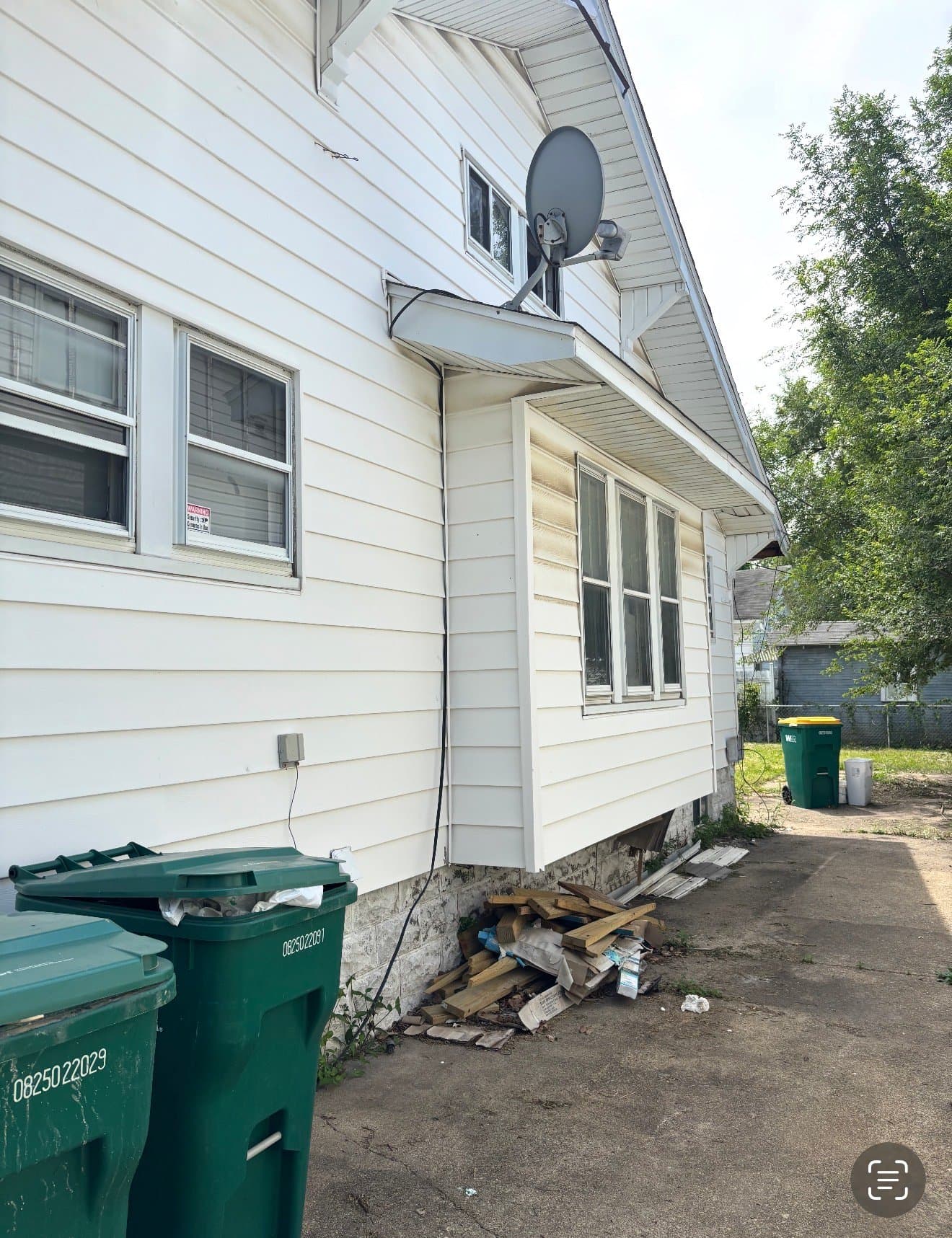 DEC House: 1365 E Walnut St