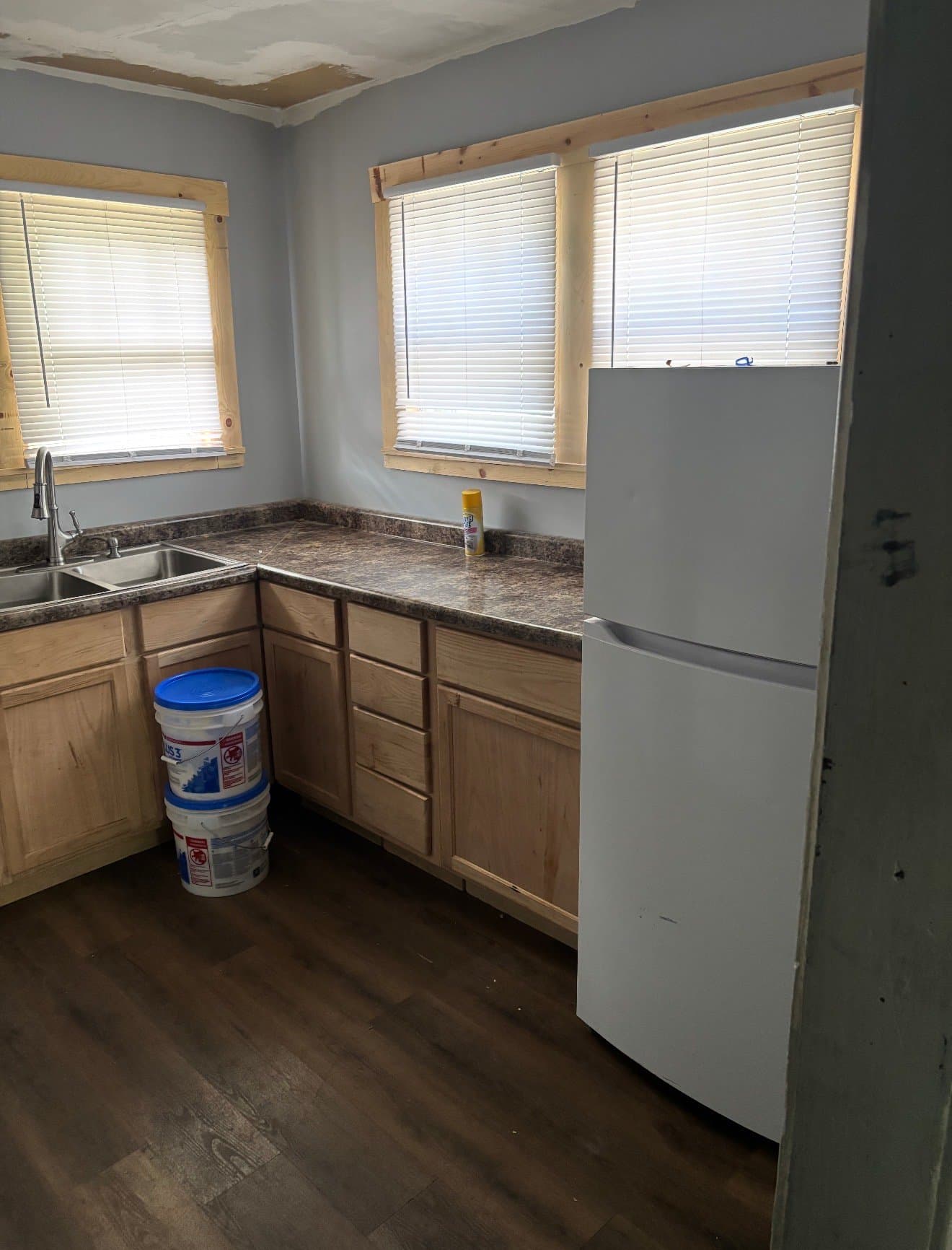 DEC House: 1365 E Walnut St