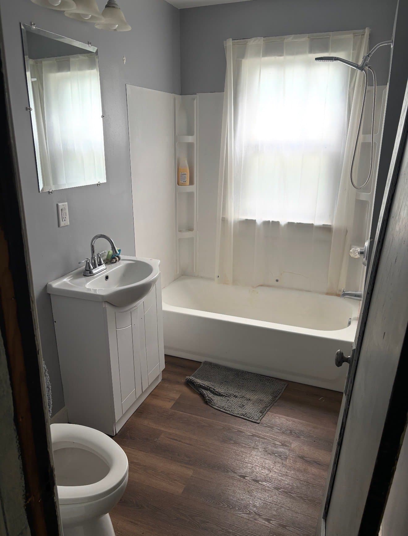 DEC House: 1365 E Walnut St