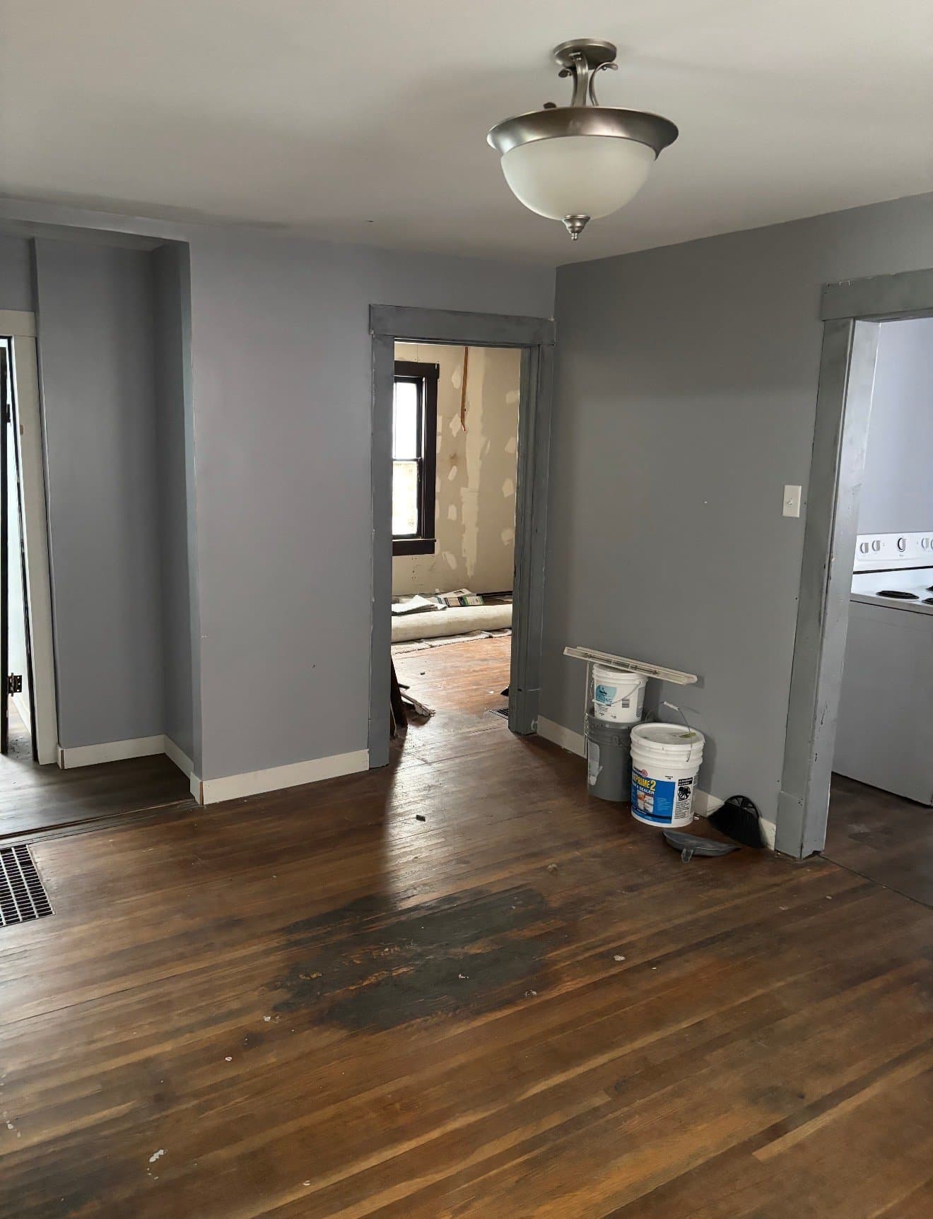 DEC House: 1365 E Walnut St