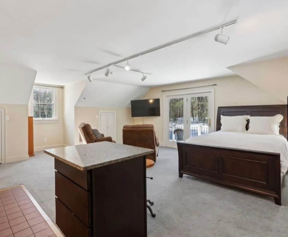 Falmouth Townhome: 100 Hardy Rd