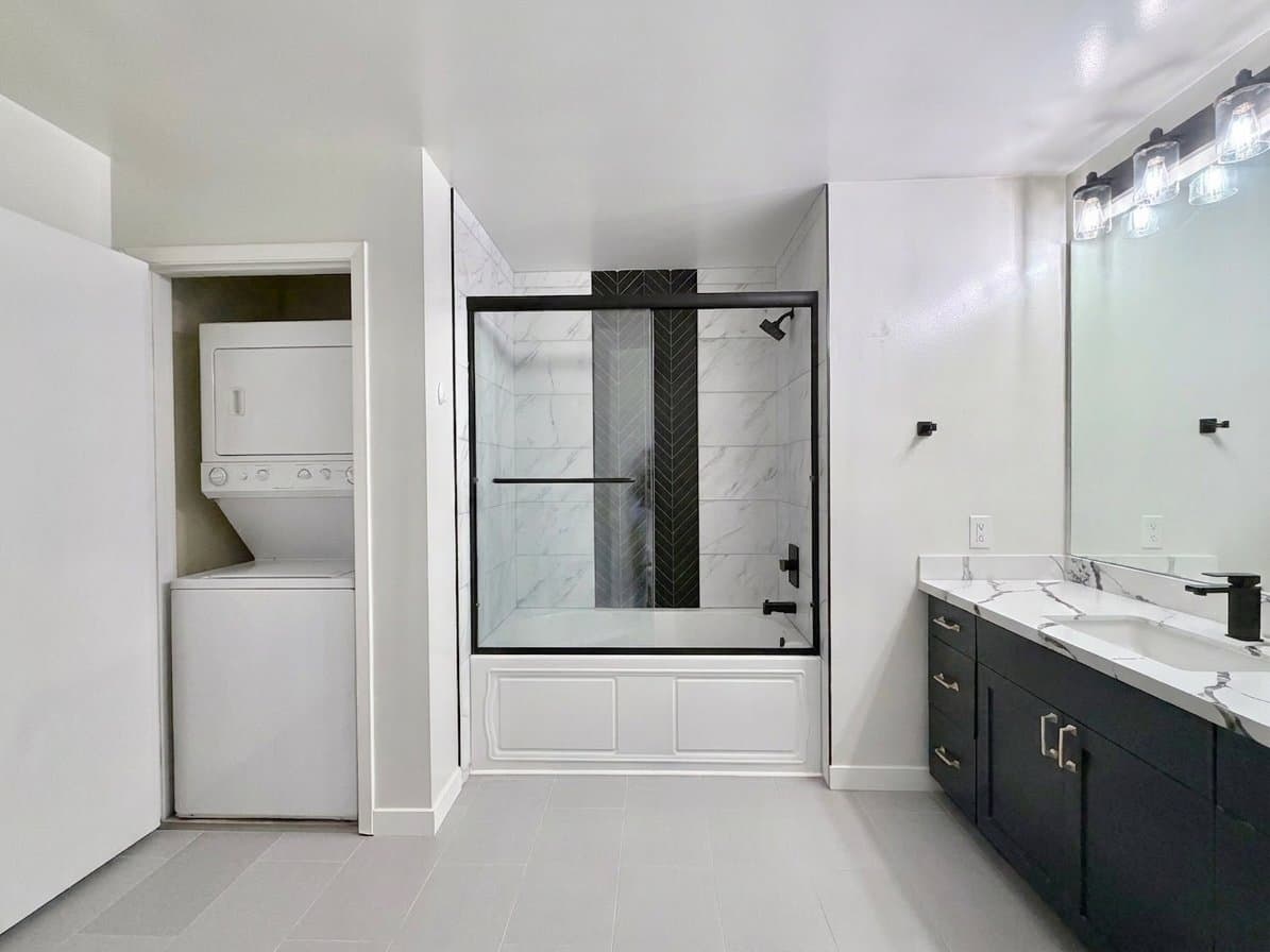 San Diego Condo: 1150 J St