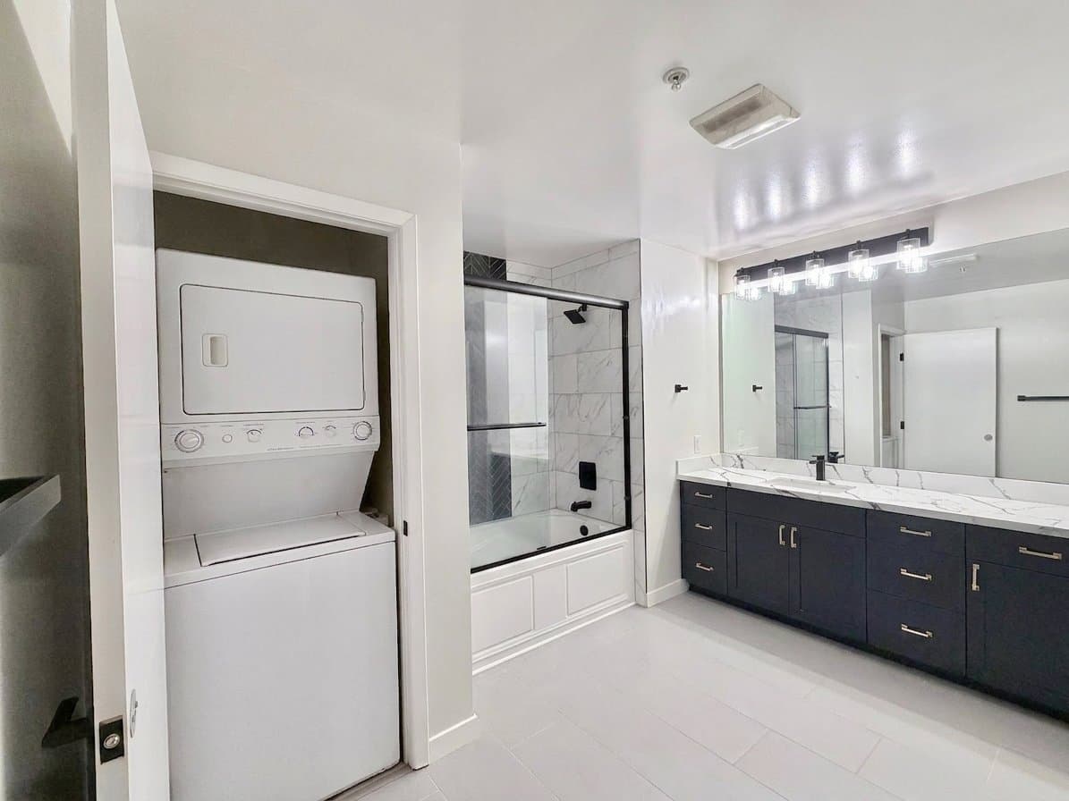 San Diego Condo: 1150 J St