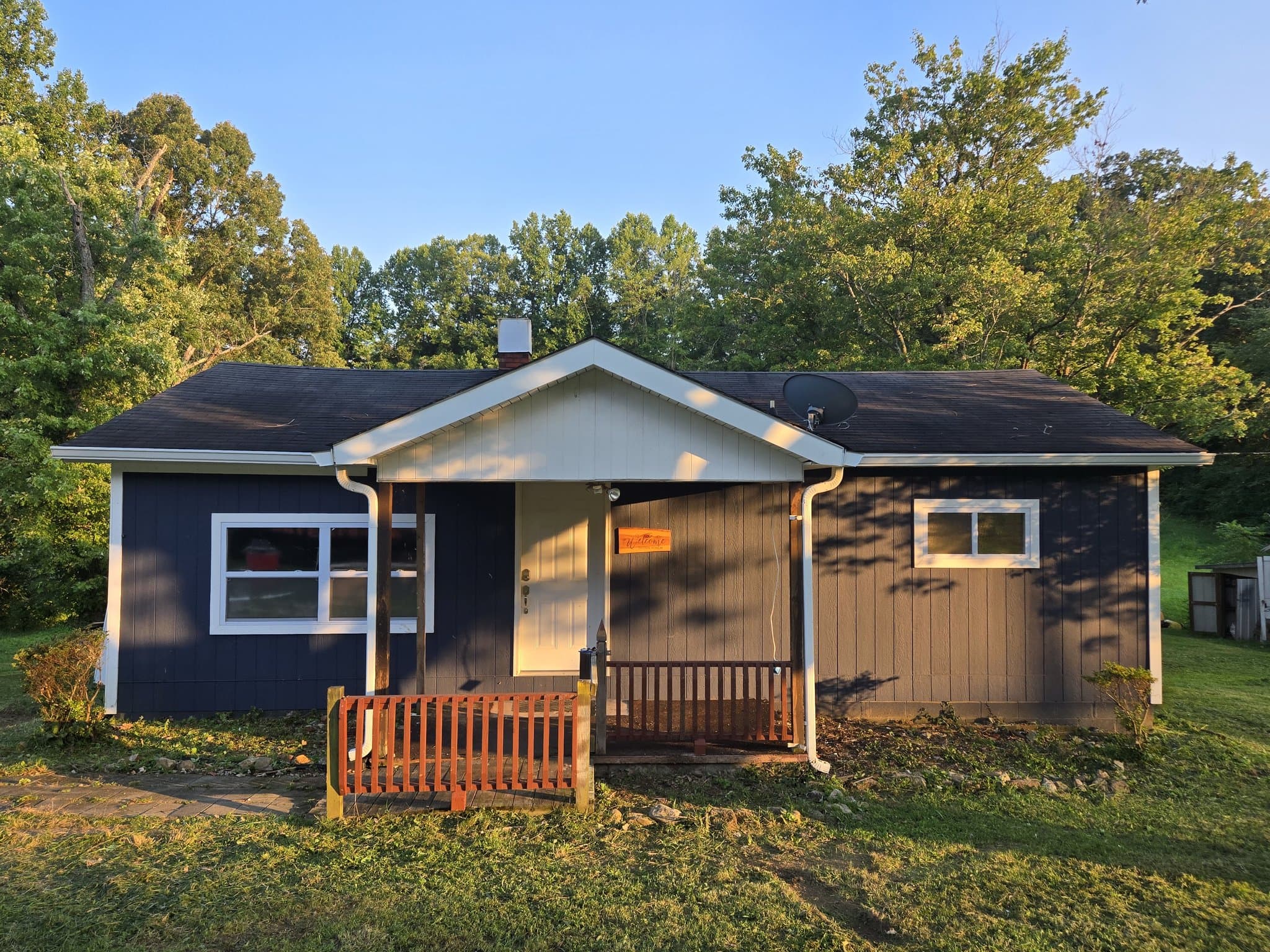 New Tazewell House: 272 Loop Hollow Rd