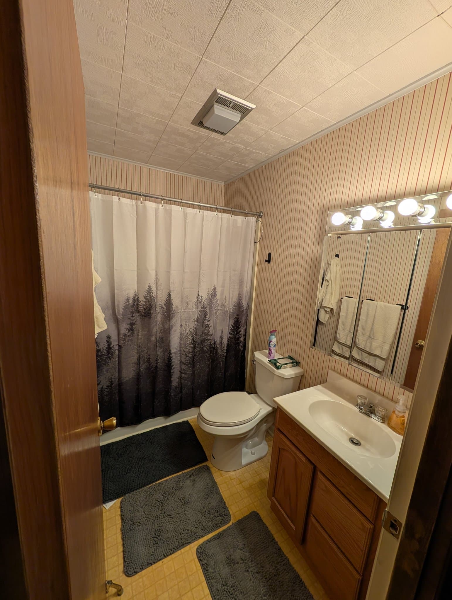 Grayling Single Room: 2832 Creekview drive