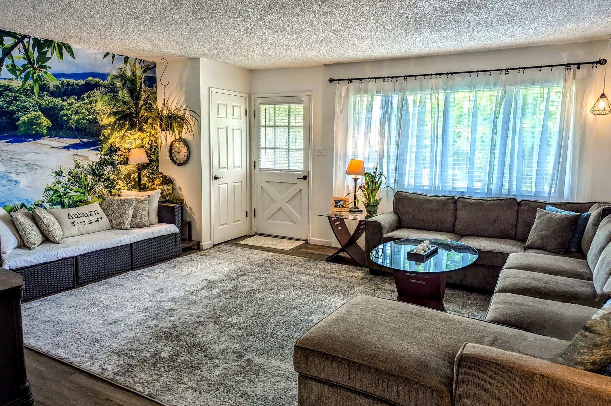 Auburn House: 863 Sierra View Circle