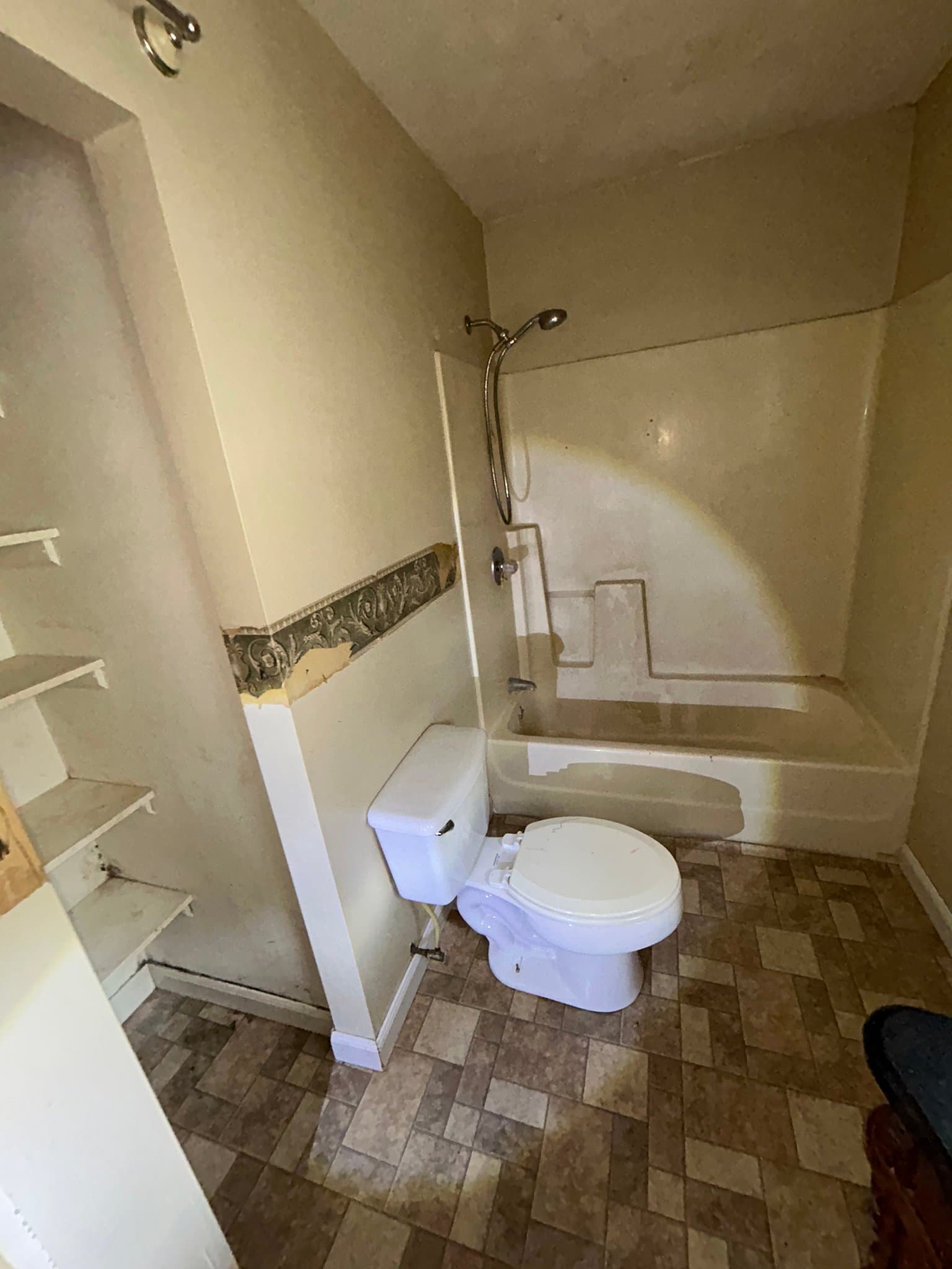 Bethalto House: 319 W Corbin St