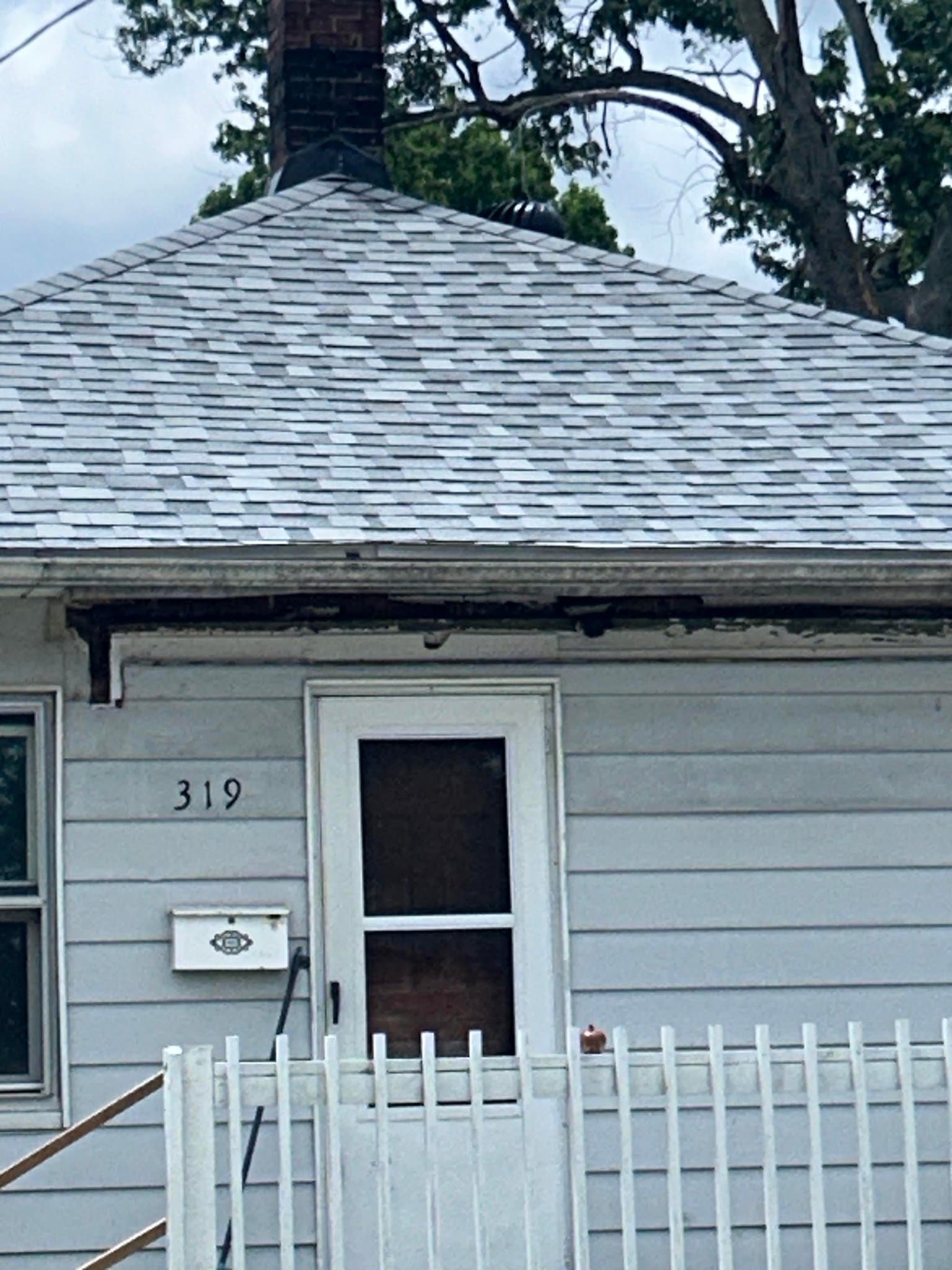 Bethalto House: 319 W Corbin St