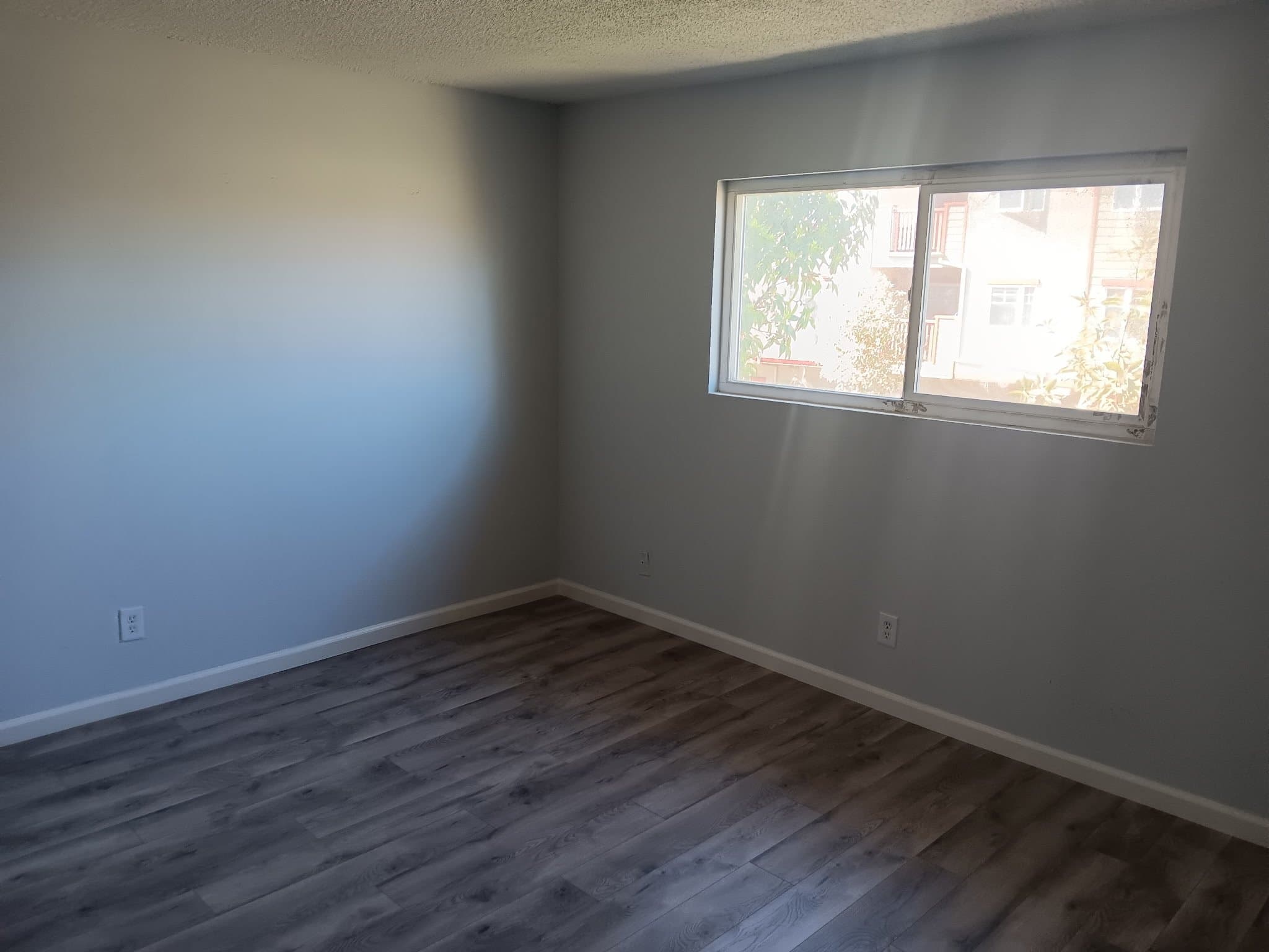 Long Beach Apartment: 1585 Pacific Ave