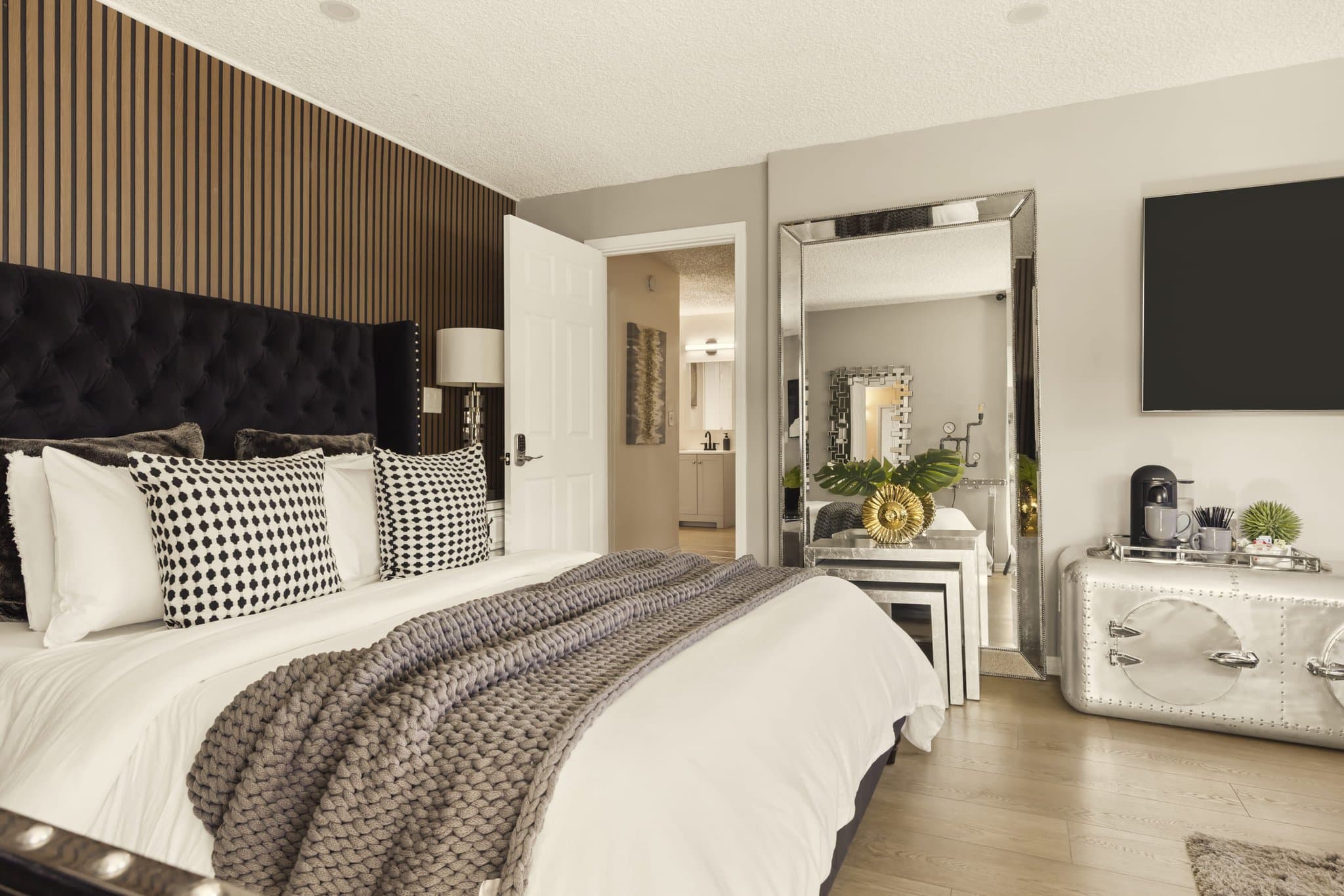Reseda Apartment: 7355 Garden Grove Ave